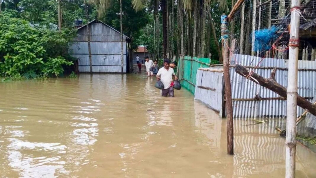 ছয় দিনে বন্যা-পাহাড়ধসে কক্সবাজারে ২৬ জনের মৃত্যু, পানিবন্দী লাখো মানুষ ছয় দিনে বন্যা-পাহাড়ধসে কক্সবাজারে ২৬ জনের মৃত্যু, পানিবন্দী লাখো মানুষ