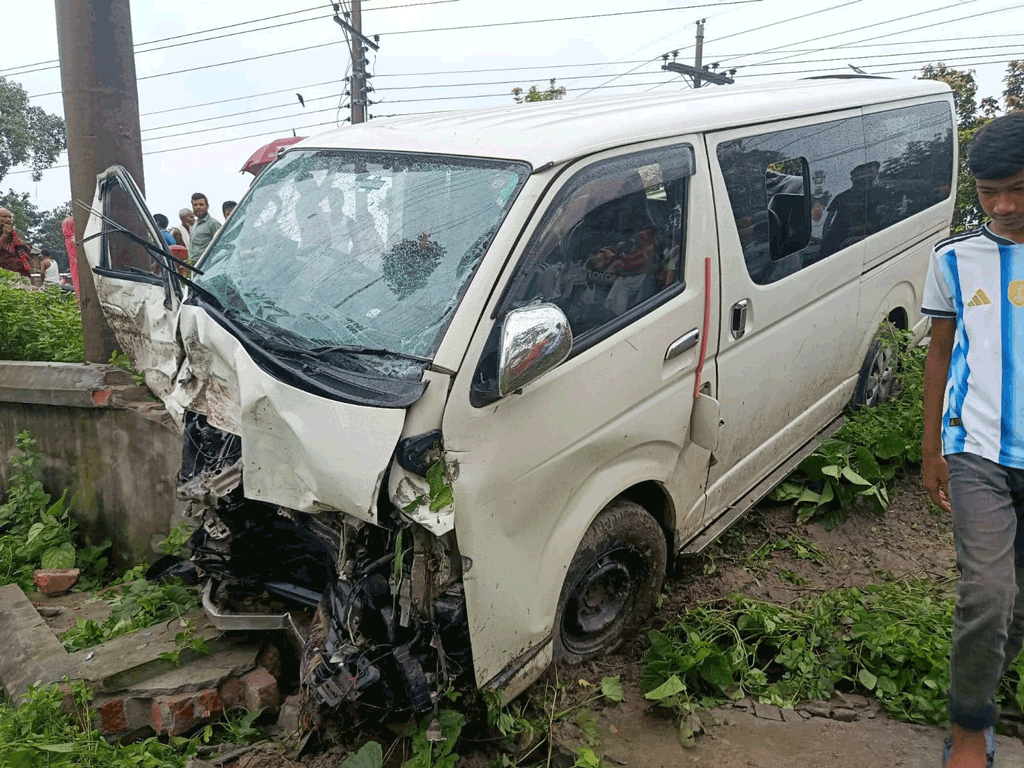 নীলফামারীতে বিয়ের পর কনে নিয়ে ফেরার পথে মাইক্রোবাস খাদে, শিশুসহ নিহত ২ নীলফামারীতে বিয়ের পর কনে নিয়ে ফেরার পথে মাইক্রোবাস খাদে, শিশুসহ নিহত ২