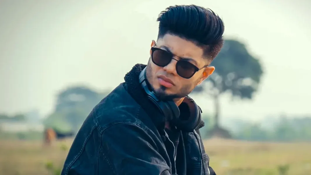 দেশে আসছেন সঞ্জয়, তার আগে এলো গান দেশে আসছেন সঞ্জয়, তার আগে এলো গান