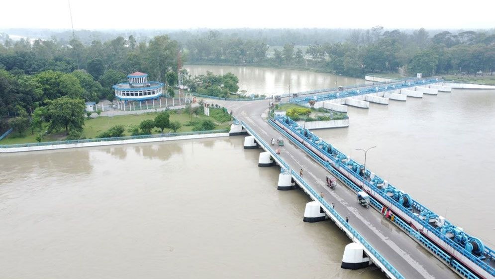 বিপৎসীমার ওপরে ৩ নদীর পানি, খুলল তিস্তা ব্যারাজের ৪৪ জলকপাট বিপৎসীমার ওপরে ৩ নদীর পানি, খুলল তিস্তা ব্যারাজের ৪৪ জলকপাট