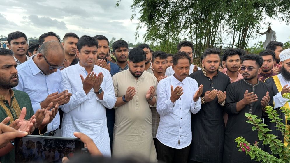 শহীদ ওয়াসিম আকরামকে শ্রদ্ধা জানালেন ইশরাক-নাছির শহীদ ওয়াসিম আকরামকে শ্রদ্ধা জানালেন ইশরাক-নাছির