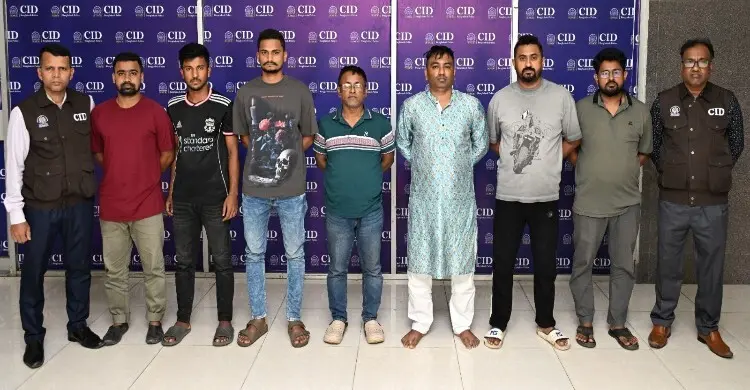 এক পাসপোর্টে দুই যাত্রা, সংঘবদ্ধ মানবপাচার ও ভিসা জালিয়াতি চক্রের সাত সদস্য গ্রেফতার এক পাসপোর্টে দুই যাত্রা, সংঘবদ্ধ মানবপাচার ও ভিসা জালিয়াতি চক্রের সাত সদস্য গ্রেফতার