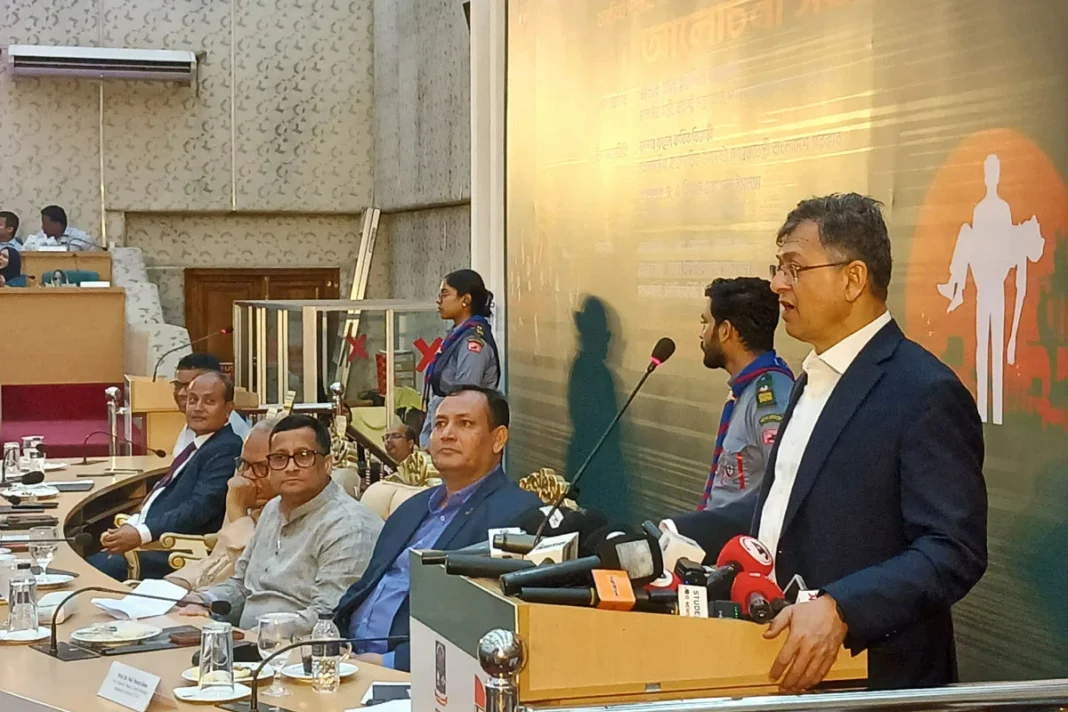 ফ্যাসিবাদের পুনরুত্থান রোধে উসকানিমূলক ফাঁদে পা না দেওয়ার আহ্বান স্বরাষ্ট্রমন্ত্রীর