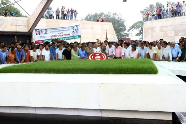জিয়াউর রহমান ও খালেদা জিয়ার কবরে বিএনপির স্থায়ী কমিটির নতুন চার সদস্যের শ্রদ্ধা জিয়াউর রহমান ও খালেদা জিয়ার কবরে বিএনপির স্থায়ী কমিটির নতুন চার সদস্যের শ্রদ্ধা