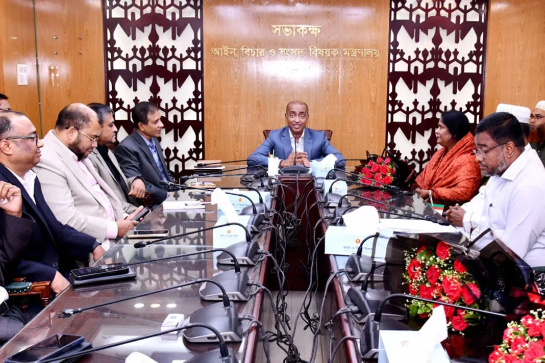 সরকারি চাকরি জনগণের সেবা করার গুরুত্বপূর্ণ সুযোগ: আইনমন্ত্রী সরকারি চাকরি জনগণের সেবা করার গুরুত্বপূর্ণ সুযোগ: আইনমন্ত্রী