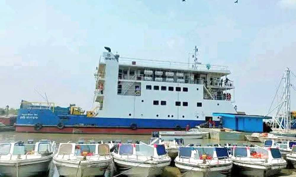 চাঁদাবাজির প্রতিবাদে স্পিডবোট বন্ধ, জরুরি চিকিৎসা না পেয়ে ঘাটেই মুক্তিযোদ্ধার মৃত্যু চাঁদাবাজির প্রতিবাদে স্পিডবোট বন্ধ, জরুরি চিকিৎসা না পেয়ে ঘাটেই মুক্তিযোদ্ধার মৃত্যু
