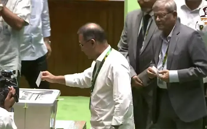 রাষ্ট্রপতি নির্বাচনে ভোটগ্রহণ চলছে রাষ্ট্রপতি নির্বাচনে ভোটগ্রহণ শুরু