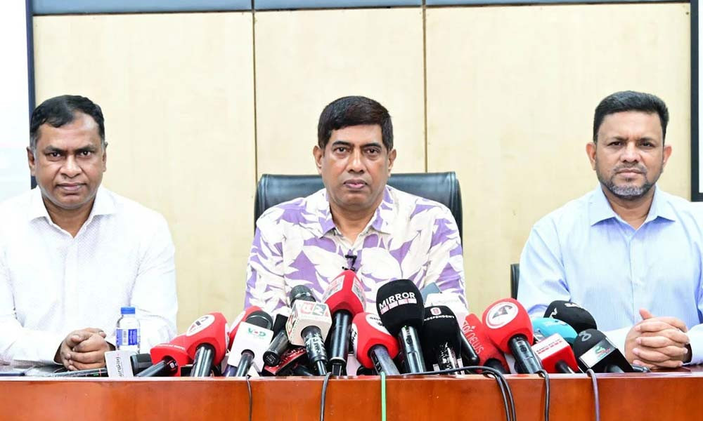 চাঁদার দাবিতে বিভিন্ন দূতাবাসে ইমেইল করছে একটি চক্র : ডিবি প্রধান চাঁদার দাবিতে বিভিন্ন দূতাবাসে ইমেইল করছে একটি চক্র : ডিবি প্রধান