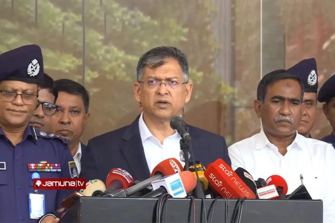 অবৈধ অস্ত্র উদ্ধারে বিশেষ ইউনিট গঠন, তথ্য দিলে ২ লাখ টাকা পুরস্কার ঘোষণা স্বরাষ্ট্রমন্ত্রীর অবৈধ অস্ত্র উদ্ধারে বিশেষ ইউনিট গঠন, তথ্য দিলে ২ লাখ টাকা পুরস্কার ঘোষণা স্বরাষ্ট্রমন্ত্রীর