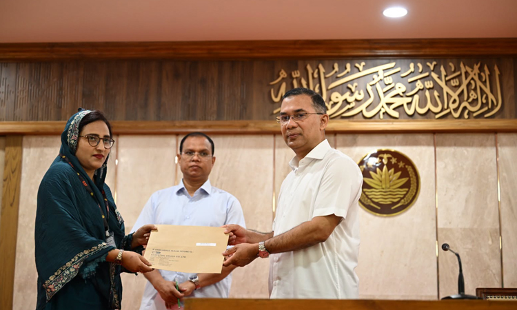 গুম-খুনের শিকার এবং জুলাইয়ে শহীদ ও আহত পরিবারের ৭৪ জনকে চাকুরির নিয়োগপত্র প্রদান প্রধানমন্ত্রীর