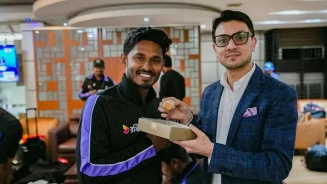 দেশে ফিরেছেন ক্রিকেটারদের একাংশ, এয়ারপোর্টে মিষ্টিমুখ দেশে ফিরেছেন ক্রিকেটারদের একাংশ, এয়ারপোর্টে মিষ্টিমুখ