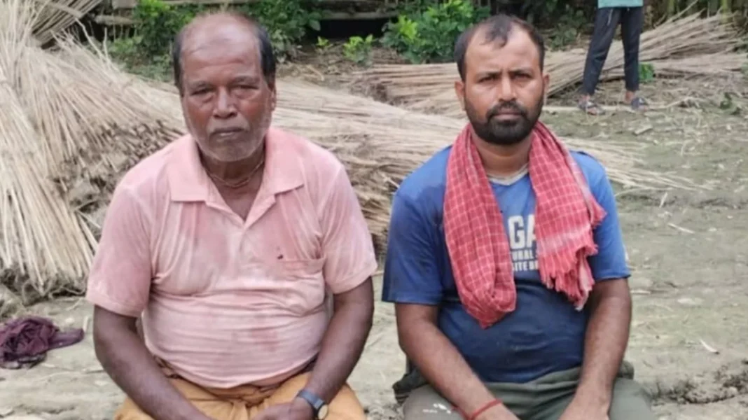 বাংলাদেশিকে ধরে নিয়ে গেল বিএসএফ, দুই ভারতীয়কে ধরে আনলেন এলাকাবাসী বাংলাদেশিকে ধরে নিয়ে গেল বিএসএফ, দুই ভারতীয়কে ধরে আনলেন এলাকাবাসী