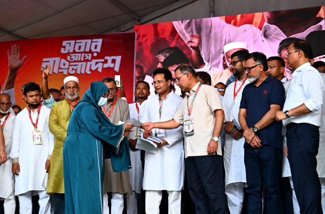 বেগম খালেদা জিয়ার ৮২তম জন্মদিনে অসহায় ও অসুস্থদের মাঝে চেক বিতরণ করলেন প্রধানমন্ত্রী