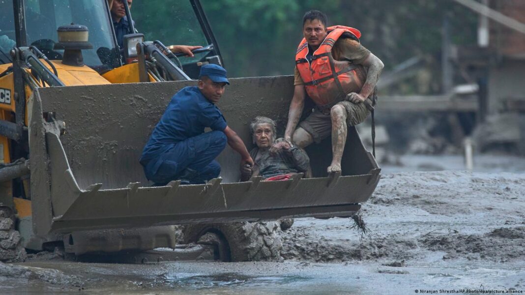 নেপালে প্রাণহানি বেড়ে ৬৩৩, এখনো নিখোঁজ ২ হাজারেরও বেশি মানুষ নেপালে প্রাণহানি বেড়ে ৬৩৩, এখনো নিখোঁজ ২ হাজারেরও বেশি মানুষ