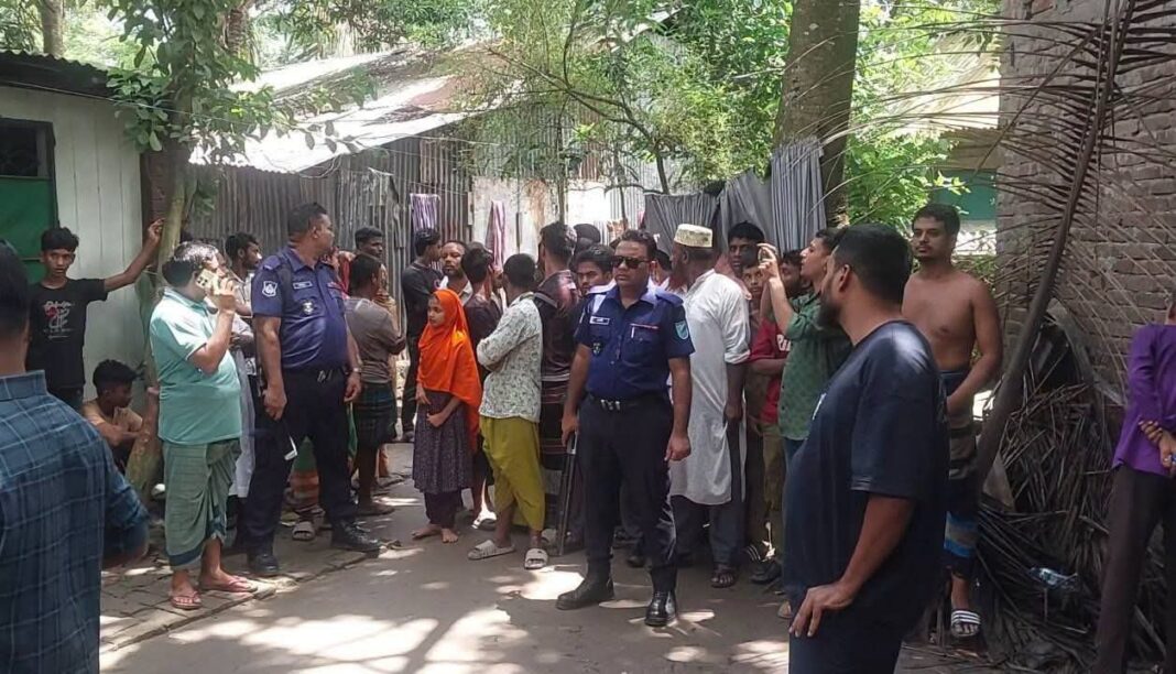 কালকিনিতে মহিলা মাদ্রাসার সামনে বোমা বিস্ফোরণ, ৪ শিক্ষার্থী আহত