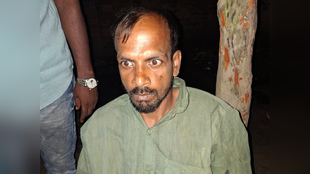 কুমিল্লায় ‘বোমা হোসেন’ গ্রেপ্তার, গাংনীর বাড়ি থেকে ককটেল সদৃশ বস্তু উদ্ধার