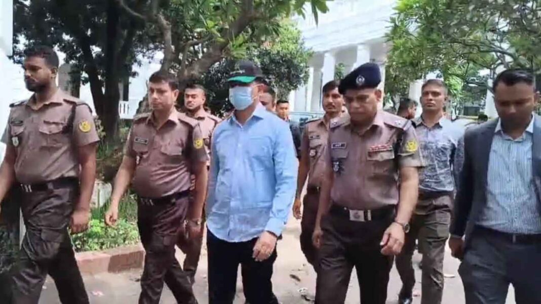একরামুল হত্যা মামলায় ট্রাইব্যুনালে আনা হয়েছে ব্রিগেডিয়ার জেনারেল মিফতাহকে