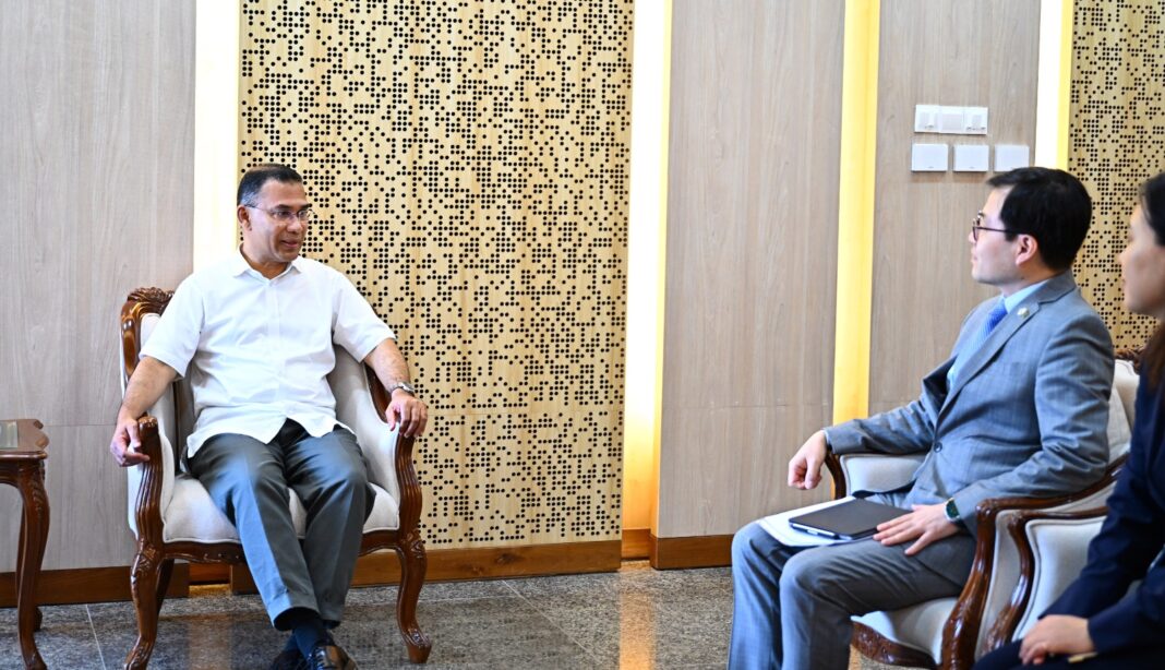 প্রধানমন্ত্রীর সঙ্গে দক্ষিণ কোরিয়ার বাণিজ্যমন্ত্রীর সাক্ষাৎ, প্রেসিডেন্টকে সফরের আমন্ত্রণ দ. কোরিয়ার বাণিজ্যমন্ত্রীর সঙ্গে প্রধানমন্ত্রীর সাক্ষাৎ, প্রেসিডেন্টকে সফরের আমন্ত্রণ