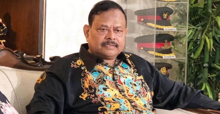 সাবেক সেনাপ্রধান আজিজকে ফেরাতে ইন্টারপোলে রেড নোটিশ জারির আবেদন সাবেক সেনাপ্রধান আজিজকে ফেরাতে ইন্টারপোলে রেড নোটিশ জারির আবেদন