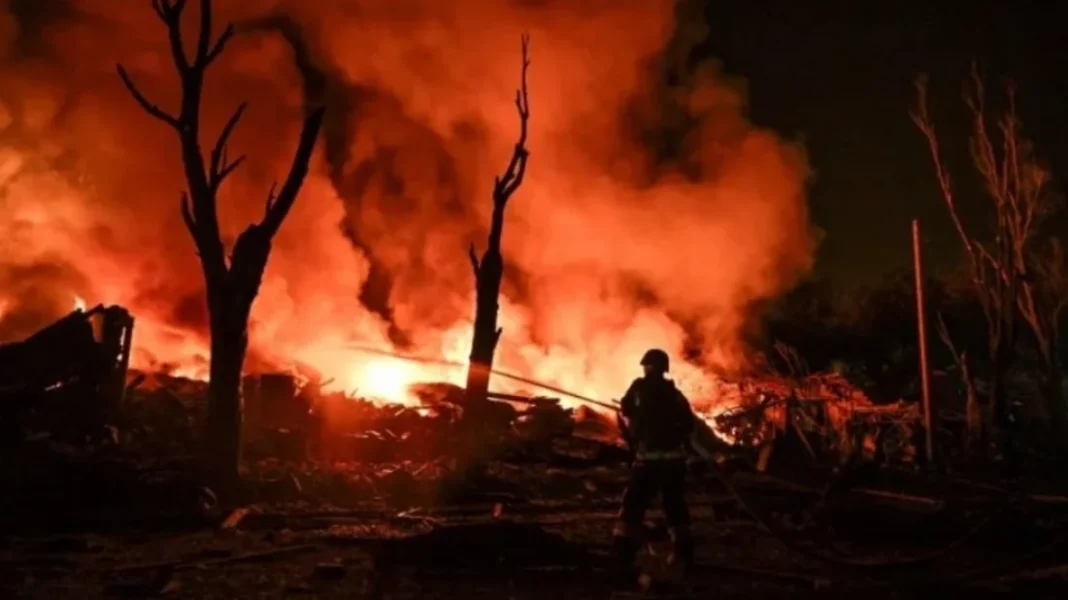 ইউক্রেনজুড়ে রাশিয়ার ব্যাপক হামলা, নিহত ১২ ইউক্রেনজুড়ে রাশিয়ার ব্যাপক হামলা, নিহত ১২
