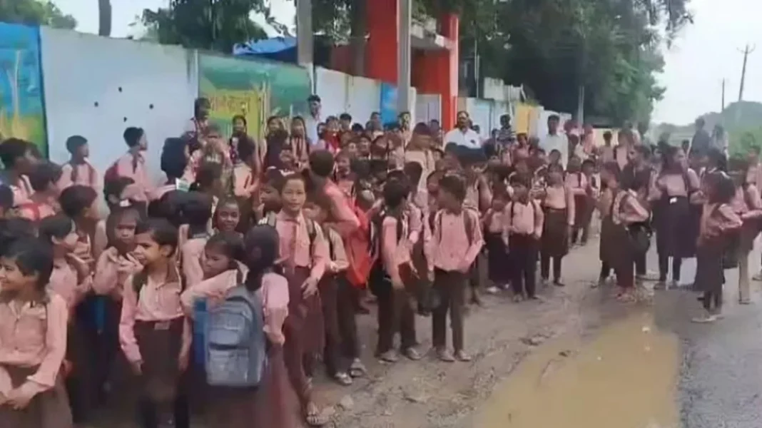 ভারতে এবার দাবি নিয়ে রাস্তায় জেনারেশন আলফার শিক্ষার্থীরা ভারতে এবার দাবি নিয়ে রাস্তায় জেনারেশন আলফার শিক্ষার্থীরা