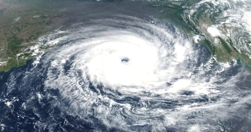 দেশের সব সমুদ্রবন্দরে ৩ নম্বর সতর্কসংকেত