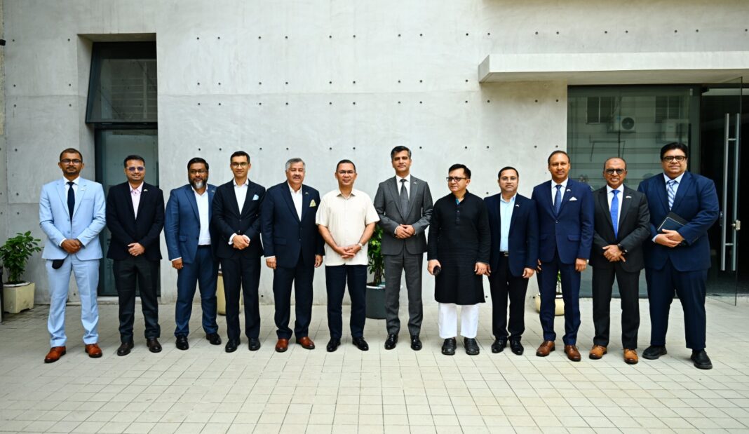 বিদেশি বিনিয়োগকারীদের সব ধরনের সহযোগিতা করতে সরকার প্রস্তুত: প্রধানমন্ত্রী বিদেশি বিনিয়োগকারীদের সব ধরনের সহযোগিতা করতে সরকার প্রস্তুত: প্রধানমন্ত্রী