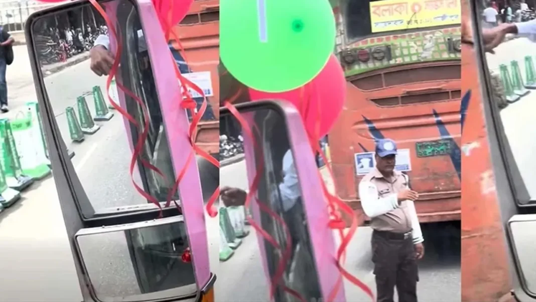 চালুর প্রথম দিনেই দুর্ঘটনার কবলে পিংক বাস চালুর প্রথম দিনেই দুর্ঘটনার কবলে পিংক বাস