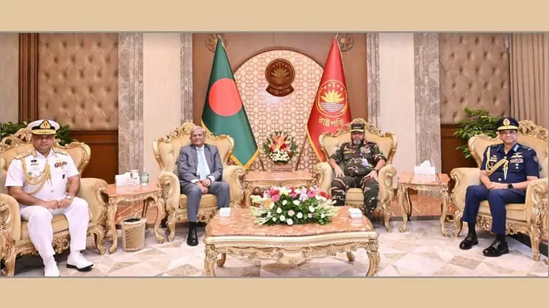 রাষ্ট্রপতির সঙ্গে তিন বাহিনীর প্রধানদের সৌজন্য সাক্ষাৎ রাষ্ট্রপতির সঙ্গে তিন বাহিনীর প্রধানদের সৌজন্য সাক্ষাৎ