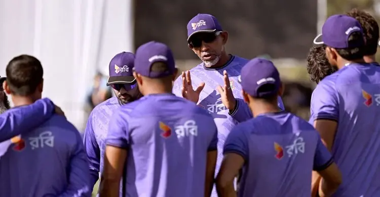 অস্ট্রেলিয়াকে চাপে রাখতে যে পরিকল্পনা সিমন্সের
