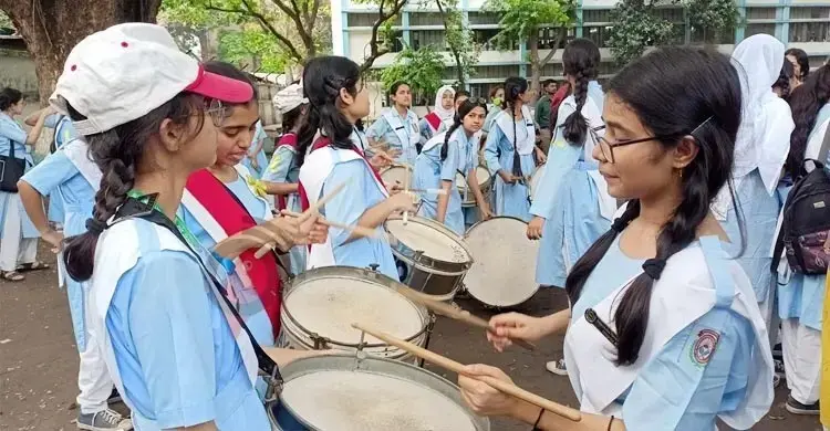পাসের হার ও জিপিএ-৫ এ এবারও এগিয়ে মেয়েরা পাসের হার ও জিপিএ-৫ এ এবারও এগিয়ে মেয়েরা