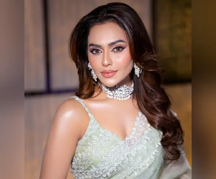 পূজায় আসছেন নুসরাত ফারিয়া