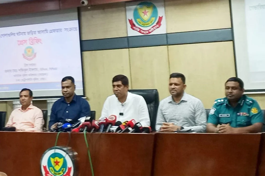 অস্ত্রধারী-চাঁদাবাজদের ছাড় নয় : ডিবি অস্ত্রধারী-চাঁদাবাজদের ছাড় নয় : ডিবি