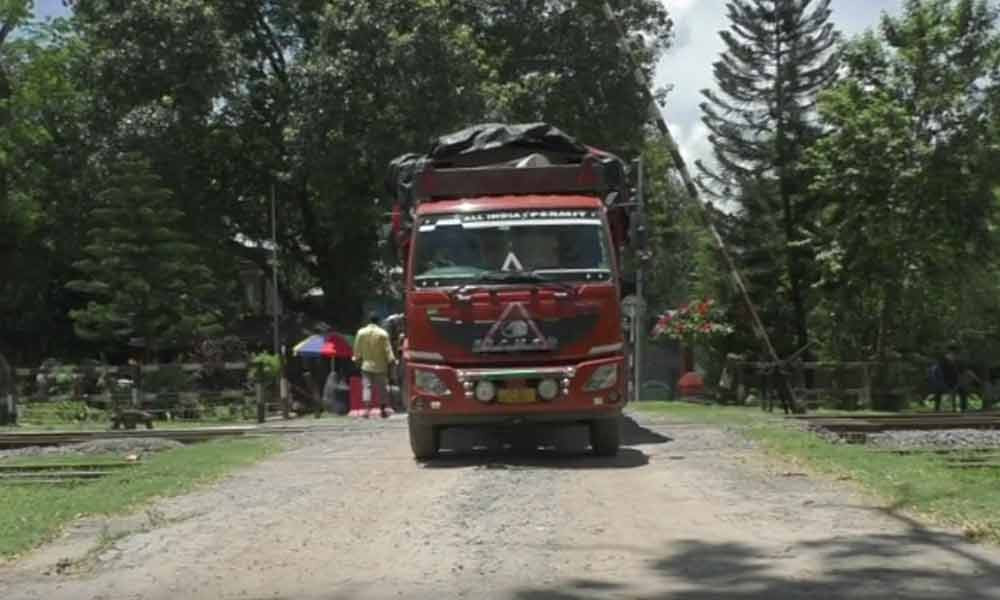 ৫ দিন পর হিলি বন্দর দিয়ে আমদানি-রপ্তানি শুরু ৫ দিন পর হিলি বন্দর দিয়ে আমদানি-রপ্তানি শুরু