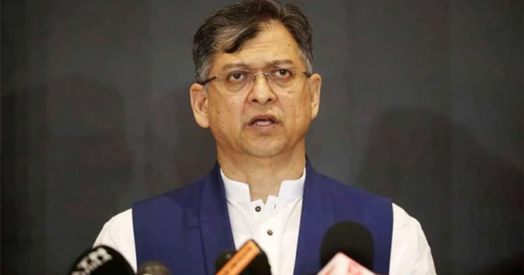 রোহিঙ্গা ইস্যুতে মানবিকতার সঙ্গে নিরাপত্তার ভারসাম্য জরুরি: স্বরাষ্ট্রমন্ত্রী রোহিঙ্গা ইস্যুতে মানবিকতার সঙ্গে নিরাপত্তার ভারসাম্য জরুরি: স্বরাষ্ট্রমন্ত্রী