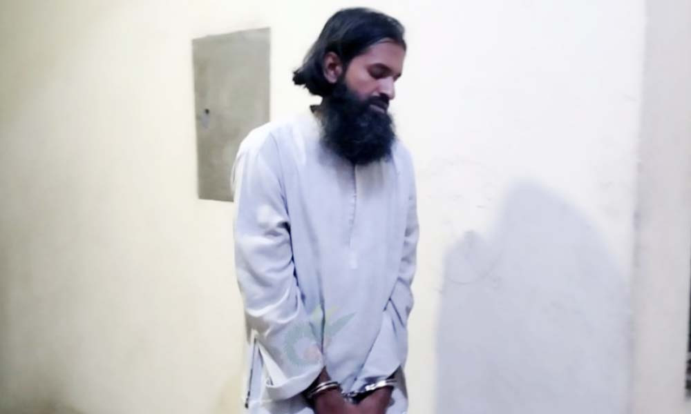ঝিনাইদহে ৩ ছাত্রকে ধর্ষণের অভিযোগে মাদরাসার প্রধান শিক্ষক গ্রেপ্তার