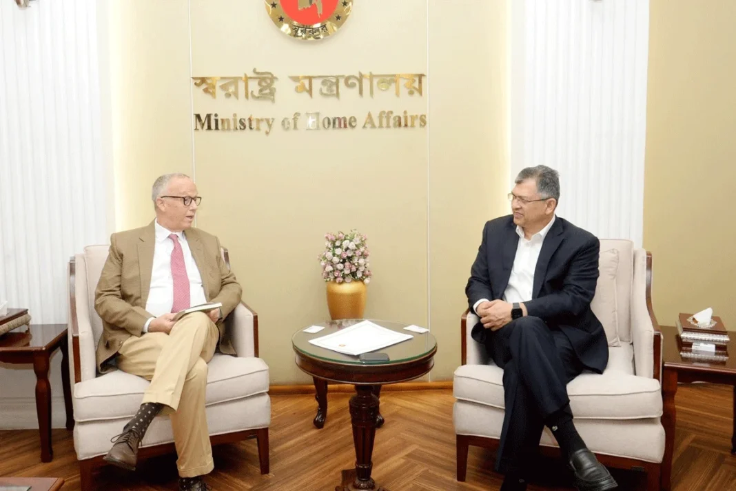 স্বরাষ্ট্রমন্ত্রীর সঙ্গে আইআরআই প্রতিনিধিদলের বৈঠক