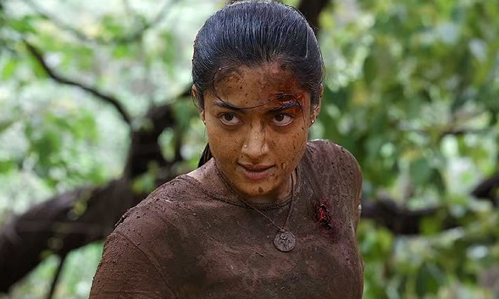 অ্যাকশন লুকে চমকে দিলেন রাশমিকা অ্যাকশন লুকে চমকে দিলেন রাশমিকা