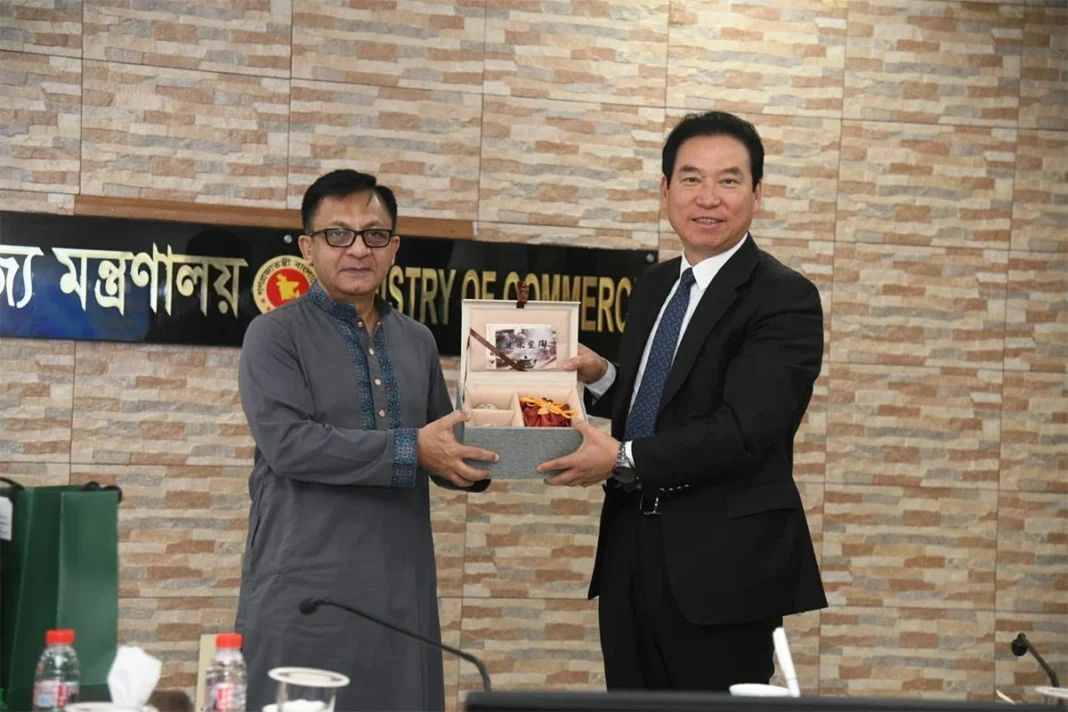 চট্টগ্রাম-কুনমিং সড়ক সংযোগ, কার্গো ফ্লাইট, বন্ডেড ওয়্যারহাউস ও যৌথ গবেষণা কেন্দ্র প্রতিষ্ঠার আহ্বান বাণিজ্যমন্ত্রীর