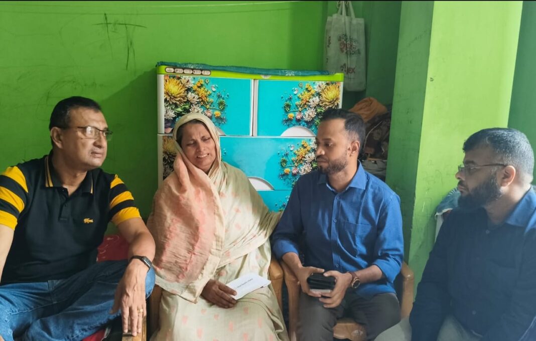 জুলাই শহীদ জুবায়েরের বোনের চিকিৎসা পরবর্তী খোঁজ নিলেন প্রধানমন্ত্রী জুলাই শহীদ জুবায়েরের বোনের চিকিৎসা-পরবর্তী খোঁজ নিলেন প্রধানমন্ত্রী তারেক রহমান