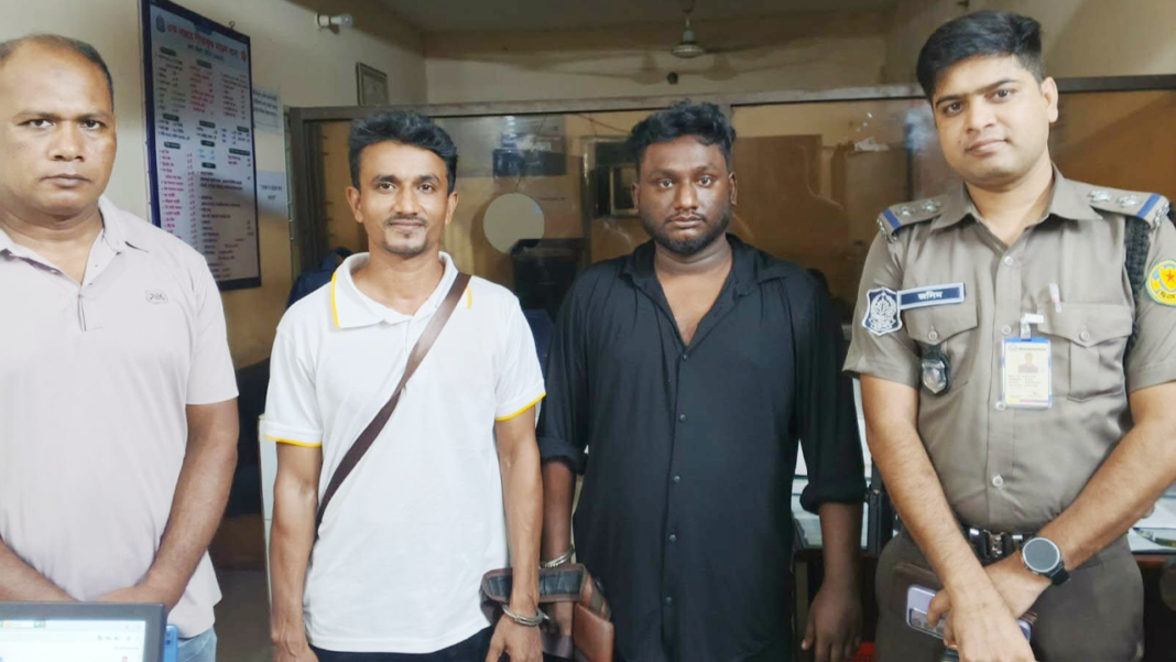 নিউমার্কেট এলাকায় শীর্ষ সন্ত্রাসী টিটন হত্যায় ২ আসামি গ্রেপ্তার নিউমার্কেট এলাকায় শীর্ষ সন্ত্রাসী টিটন হত্যায় ২ আসামি গ্রেপ্তার