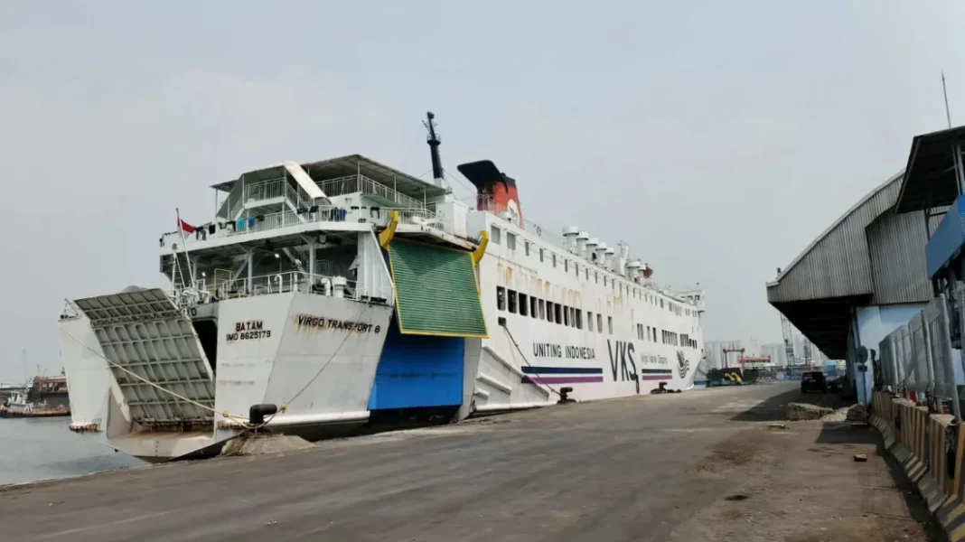 ইন্দোনেশিয়ার জাভা সাগরে ২৪১ যাত্রী নিয়ে জাহাজ নিখোঁজ
