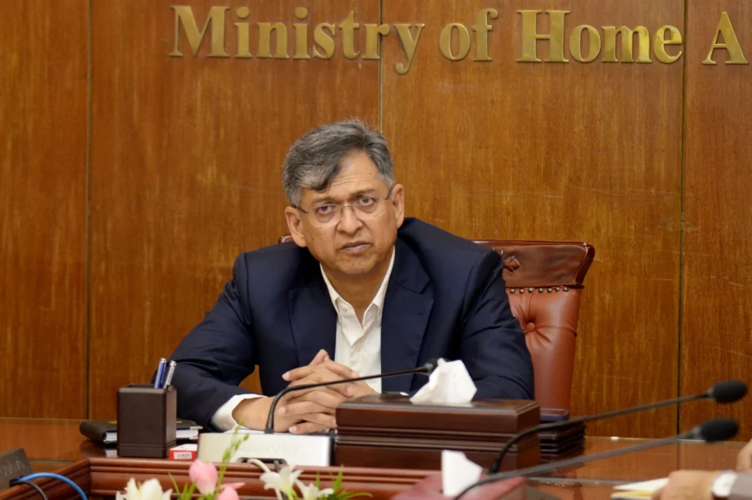 আওয়ামী লীগের অপতৎপরতায় সরকার মোটেও শঙ্কিত নয় : স্বরাষ্ট্রমন্ত্রী
