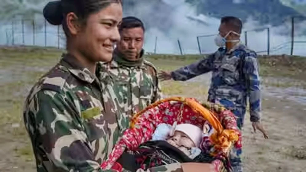নেপালে ভয়াবহ বন্যার সাতদিন পর ৪৫ দিনের শিশু জীবিত উদ্ধার নেপালে ভয়াবহ বন্যার সাতদিন পর ৪৫ দিনের শিশু জীবিত উদ্ধার