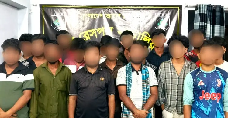 সমুদ্রপথে পাচারের উদ্দেশে বন্দি ১৭ জন উদ্ধার সমুদ্রপথে পাচারের উদ্দেশে বন্দি ১৭ জন উদ্ধার
