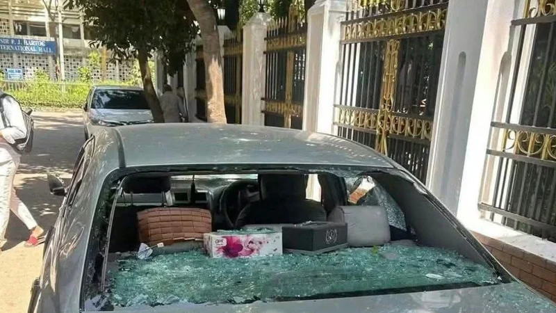 ব্রেকের বদলে অ্যাক্সিলারেটরে চাপ, ঢাবিতে আহত ৭ শিক্ষার্থী