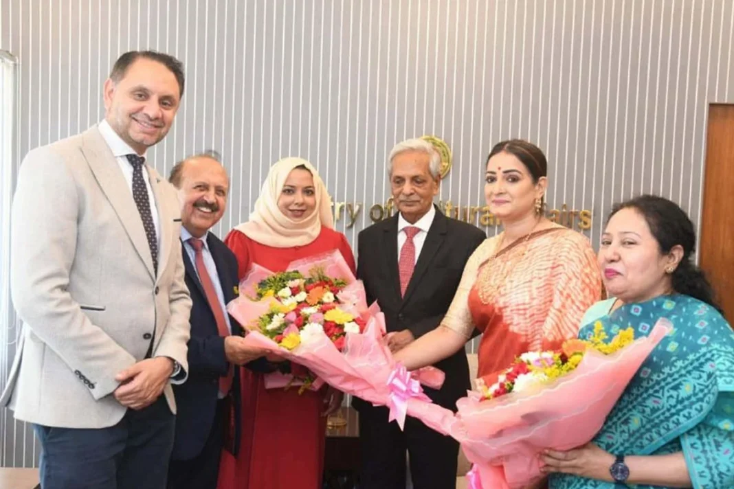 বাংলাদেশে ৫০টিরও বেশি নৃতাত্ত্বিক জনগোষ্ঠী মিলেমিশে বসবাস করছে : সংস্কৃতিমন্ত্রী
