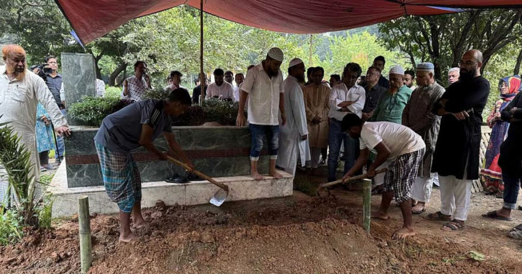বুদ্ধিজীবী কবরস্থানে চিরনিদ্রায় শায়িত তৌফিক ইমরোজ খালিদী