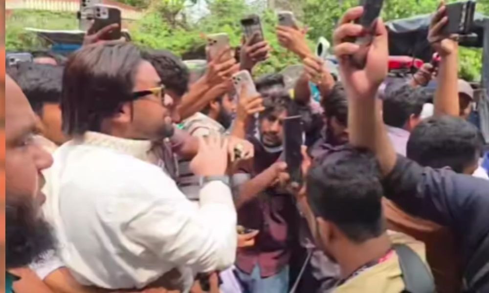রবীন্দ্রনাথের গ্রাফিতিতে কালি আটক ৪ জনকে রাষ্ট্রদ্রোহ মামলায় গ্রেপ্তার দেখাল পুলিশ