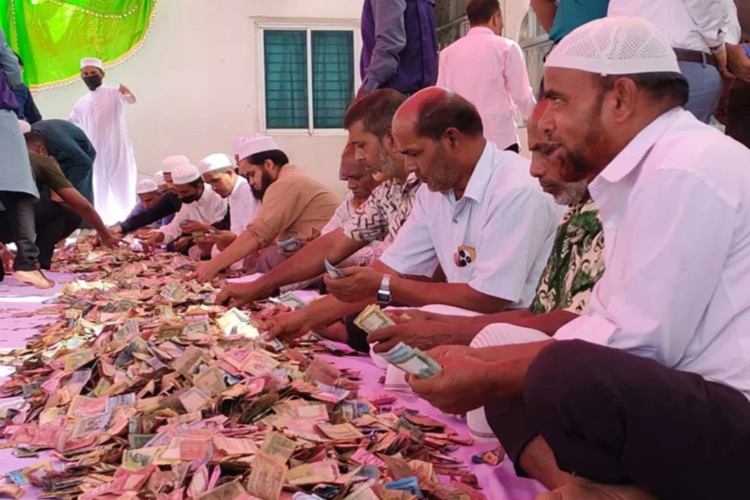 শাহজালালের (র.) মাজারের দানবাক্সের টাকা গণনা চলছে